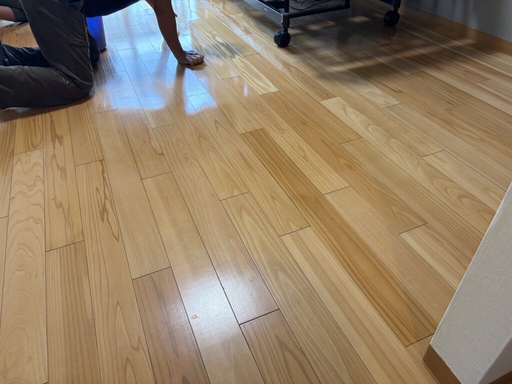 クリーニングとワックス施工を行った老人ホーム居室の床
