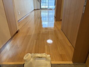 浦安市の老人ホーム居室で原状回復後にワックス仕上げした床