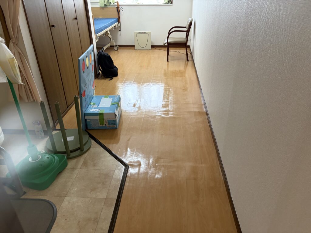 浦安市の介護施設で床が盛り上がりの床