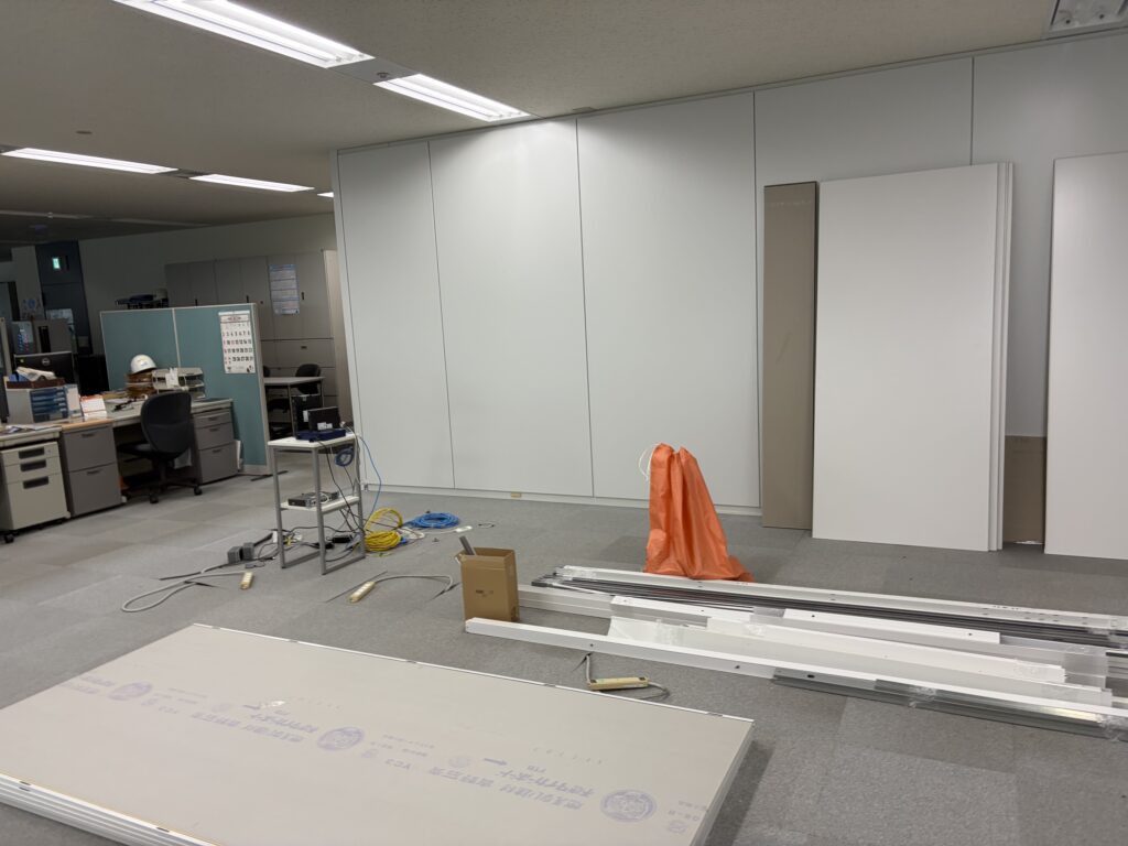 間仕切りを撤去して執務スペースを拡張した千葉市のオフィス