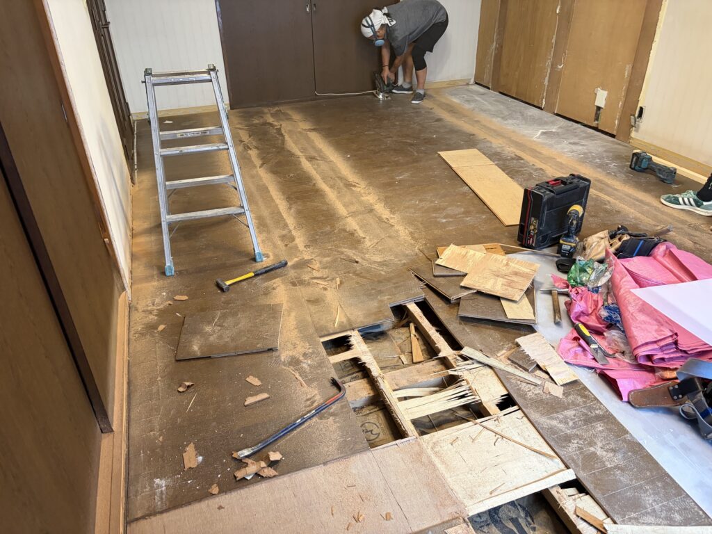 杉並区の戸建て住宅で経年劣化しぶかぶかする箇所があった既存フローリング
