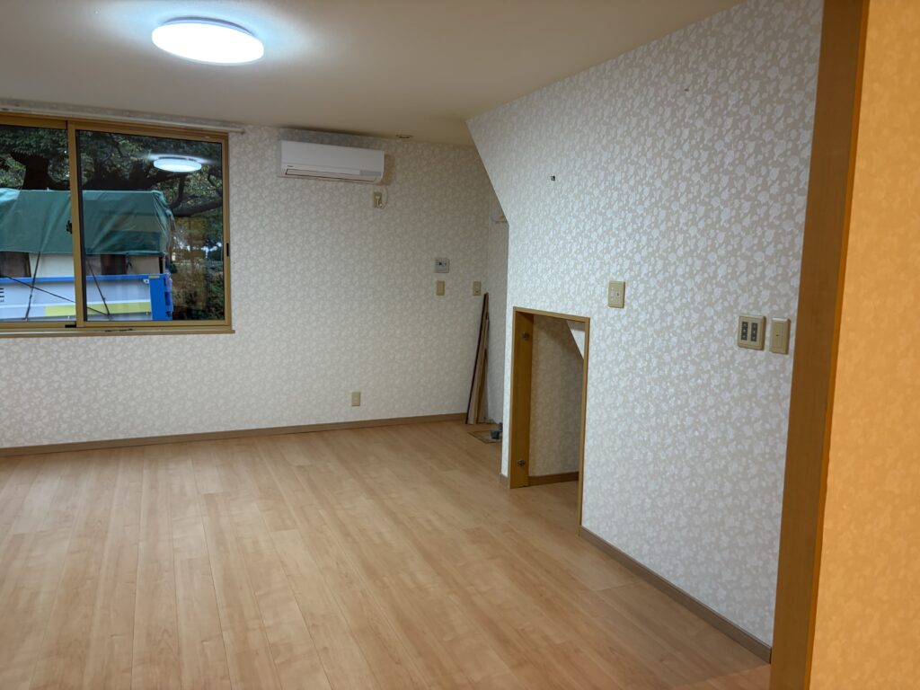 床・壁・クロスまで復旧した洋室の完成写真